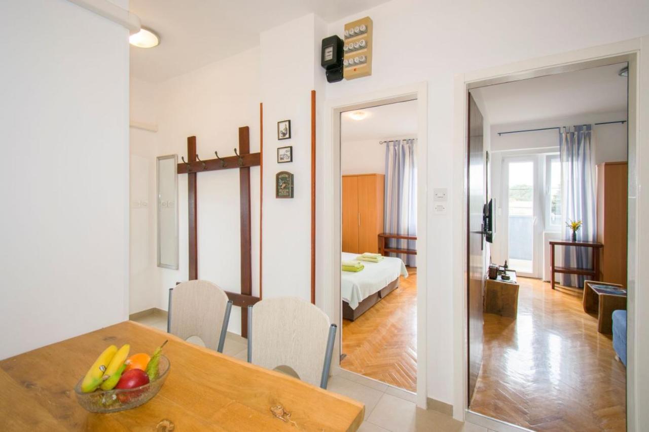 Apartman M In Premantura Exteriör bild