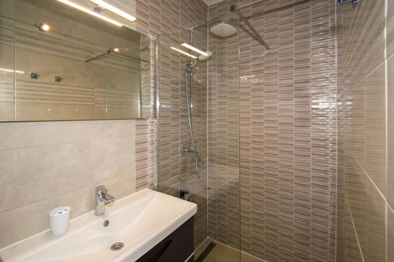 Apartman M In Premantura Exteriör bild