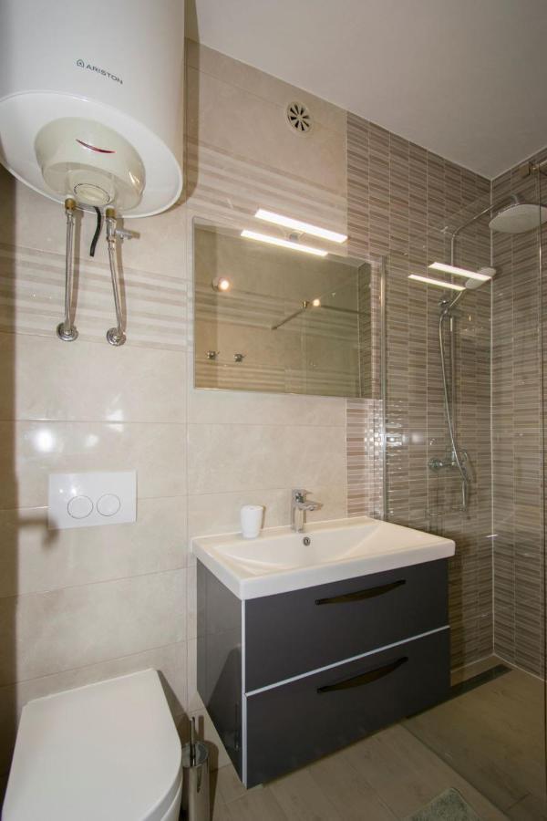 Apartman M In Premantura Exteriör bild